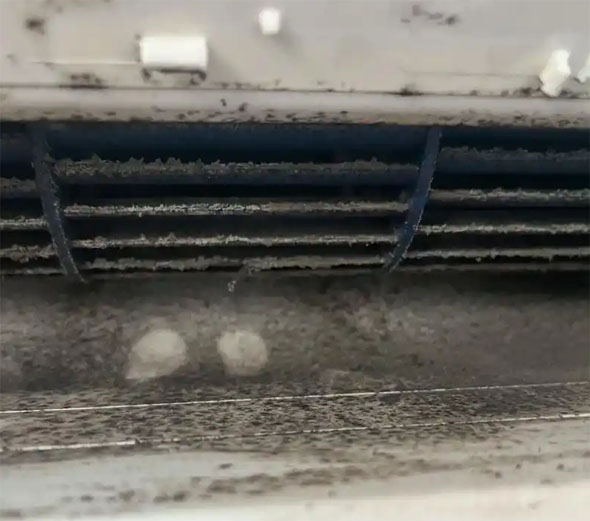 广水空调吹的风有股烧焦味是怎么回事